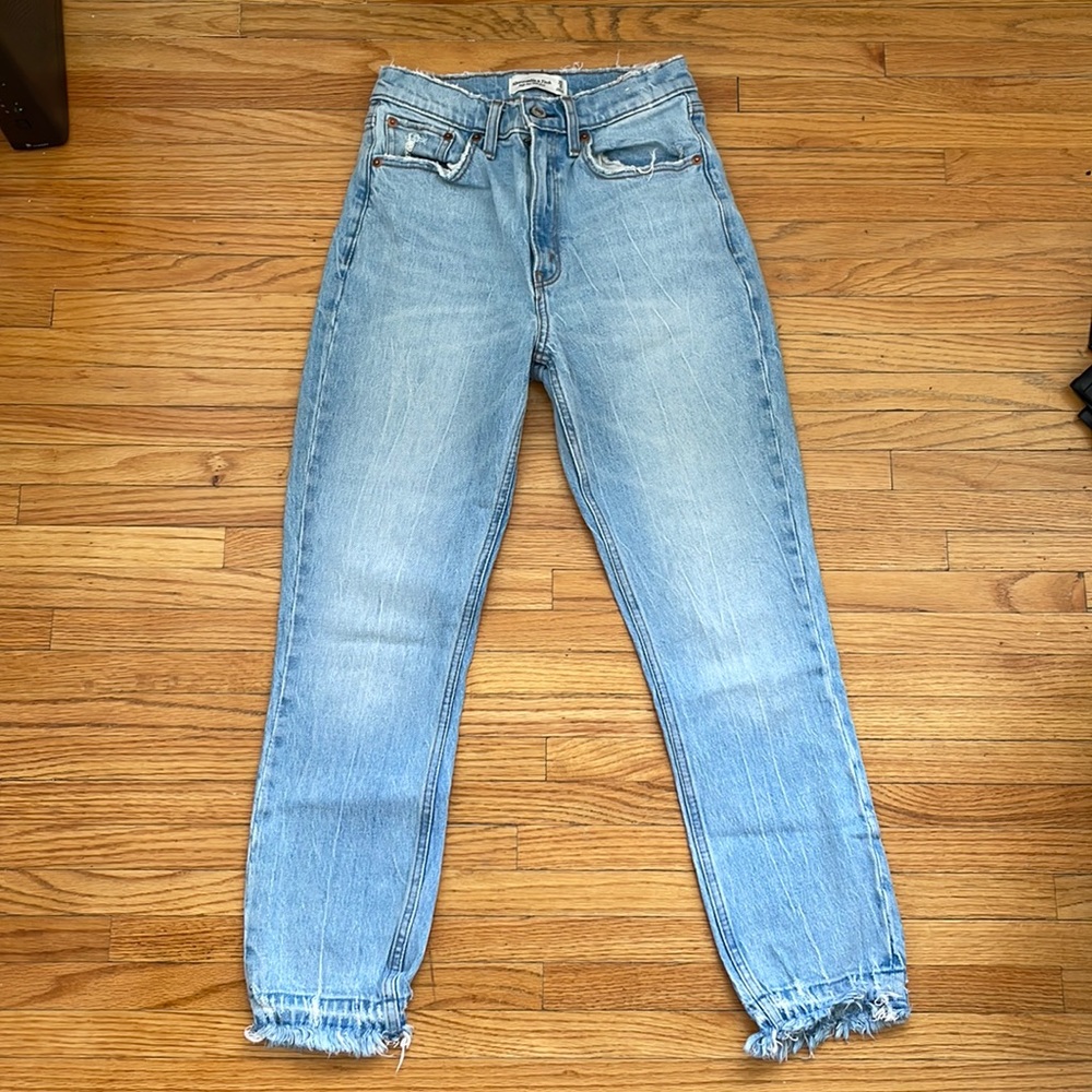 COPY - Abercrombie size 25/0 high rise mom jeans